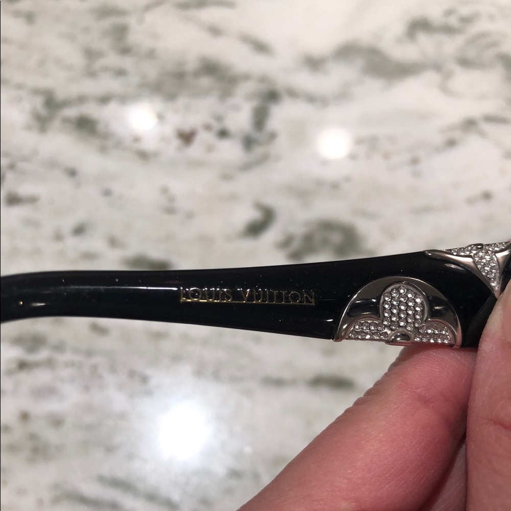 Louis Vuitton Sunglasses - Picture 7 of 8